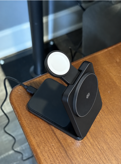 Store-supplied sample image of an open black charging stand viewed from above